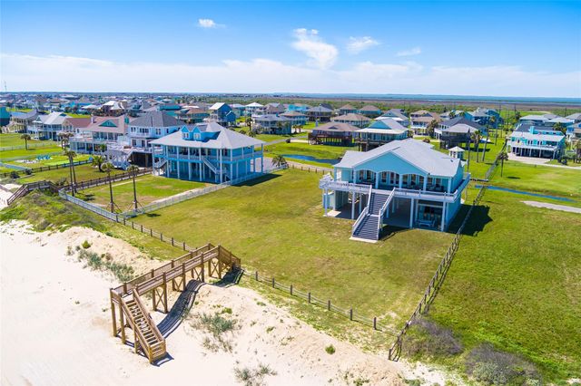 3244 Gulf Castle Drive, Crystal Beach, TX 77650