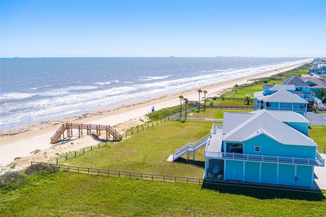3244 Gulf Castle Drive, Crystal Beach, TX 77650