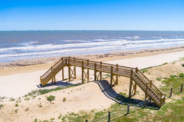 3244 Gulf Castle Drive, Crystal Beach, TX 77650