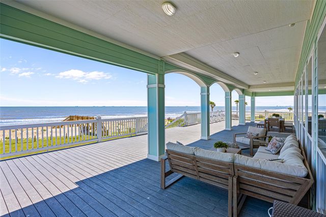 3244 Gulf Castle Drive, Crystal Beach, TX 77650