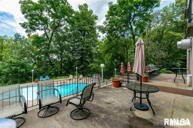 1800 7th St Unit 6D, East Moline, IL 61244