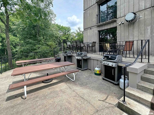 1800 7th St Unit 6D, East Moline, IL 61244