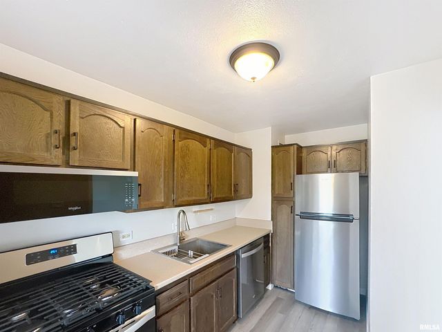 1800 7th St Unit 6D, East Moline, IL 61244