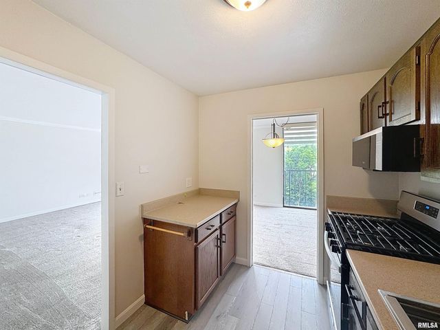 1800 7th St Unit 6D, East Moline, IL 61244