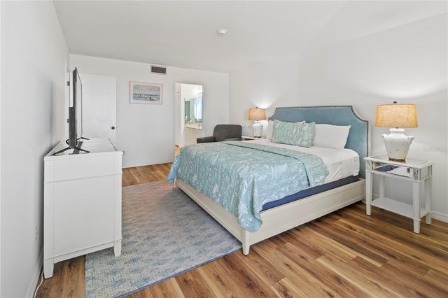 723 BAYPORT WAY 723, Longboat Key, FL 34228