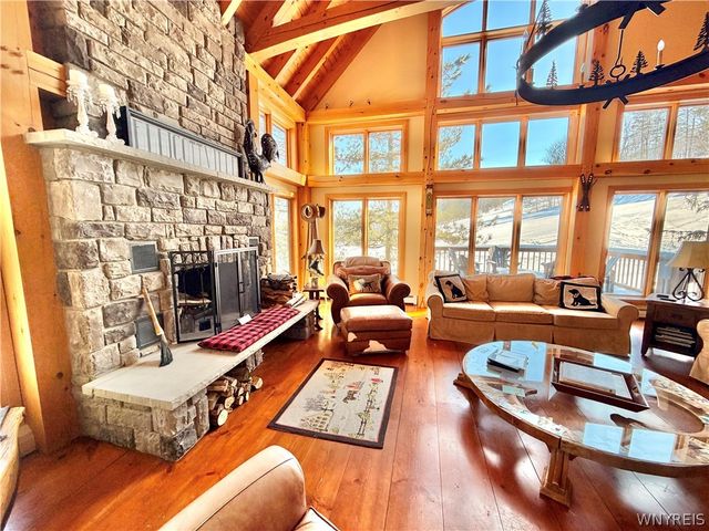 18 Easy Street, Ellicottville, NY 14731