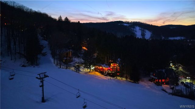 18 Easy Street, Ellicottville, NY 14731