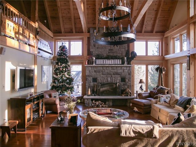 18 Easy Street, Ellicottville, NY 14731