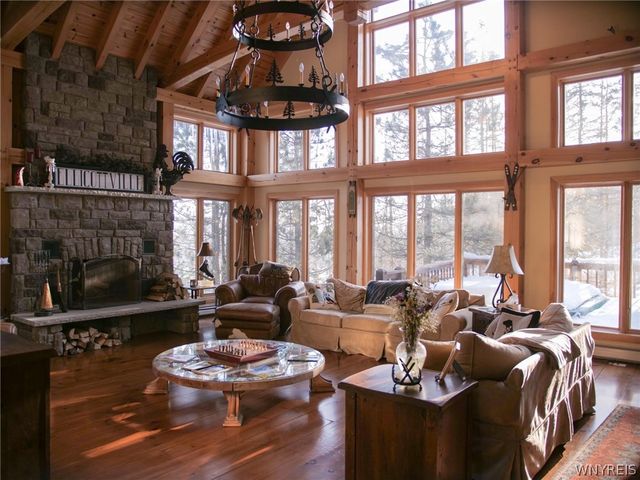 18 Easy Street, Ellicottville, NY 14731