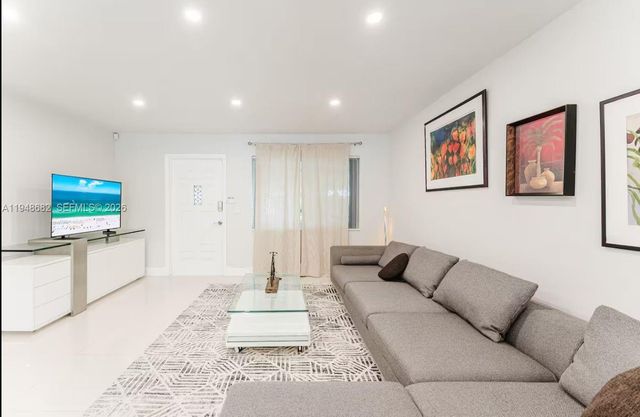 4017 Monroe St 0, Hollywood, FL 33021