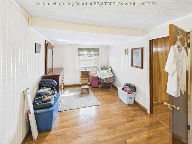24 Hollywood Drive, Charleston, WV 25311
