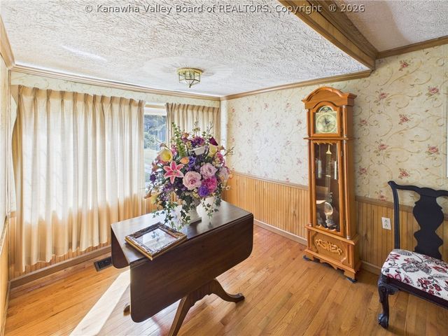 24 Hollywood Drive, Charleston, WV 25311