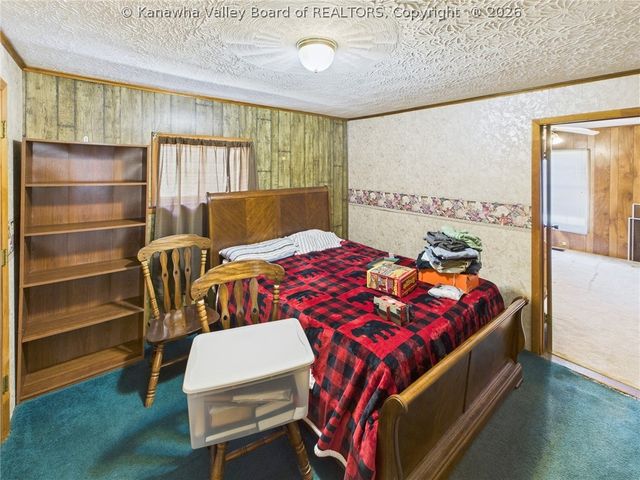 24 Hollywood Drive, Charleston, WV 25311