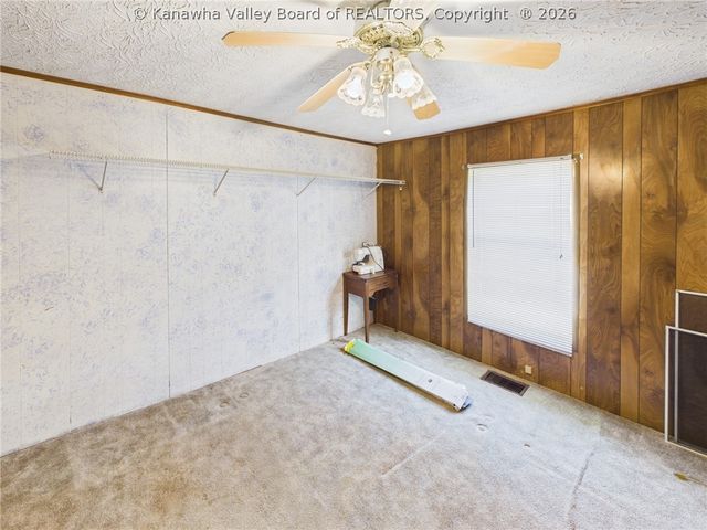 24 Hollywood Drive, Charleston, WV 25311