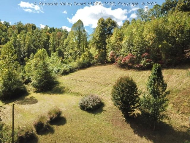 24 Hollywood Drive, Charleston, WV 25311