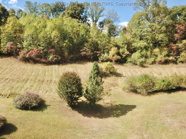 24 Hollywood Drive, Charleston, WV 25311