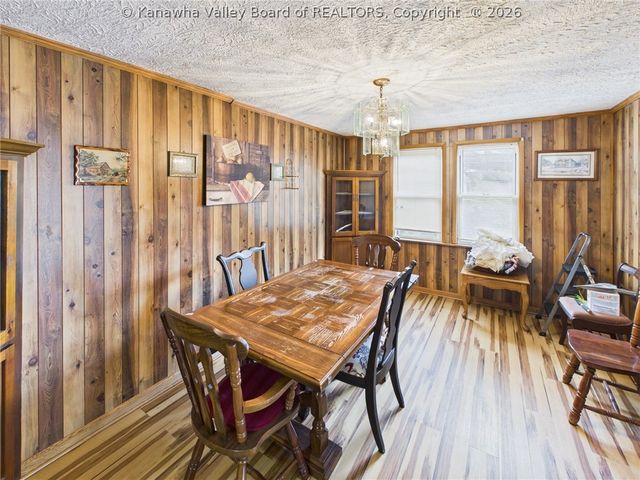24 Hollywood Drive, Charleston, WV 25311
