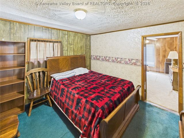 24 Hollywood Drive, Charleston, WV 25311