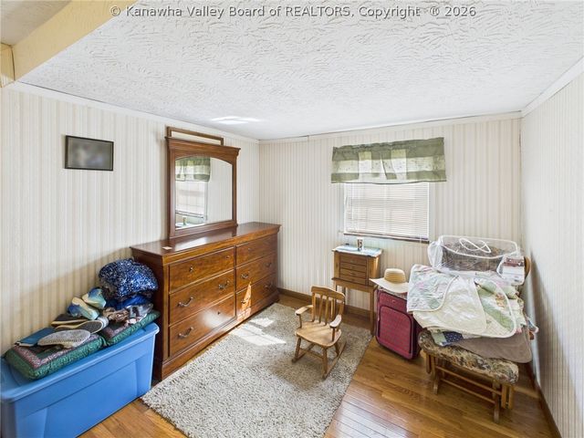 24 Hollywood Drive, Charleston, WV 25311