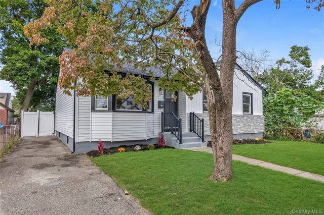 271 Sherman Street, Westbury, NY 11590