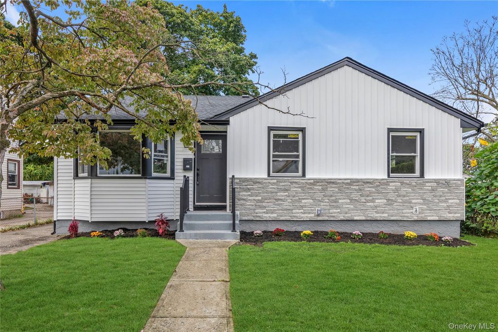 271 Sherman Street, Westbury, NY 11590 — exterior