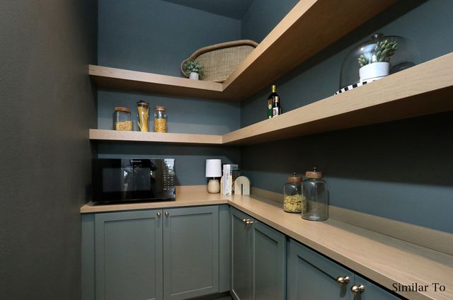 1317 S Auburn Place, West Des Moines, IA 50266