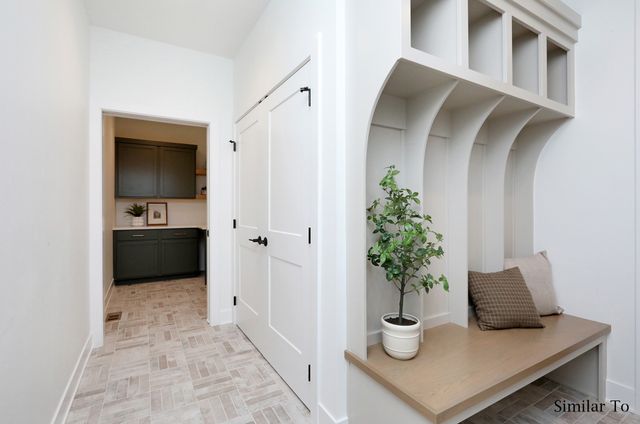 1317 S Auburn Place, West Des Moines, IA 50266