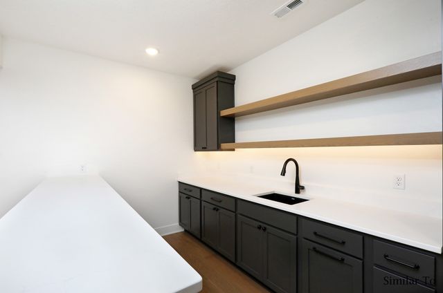 1317 S Auburn Place, West Des Moines, IA 50266