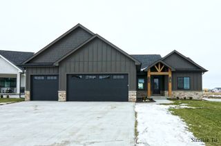 1317 S Auburn Place, West Des Moines, IA 50266