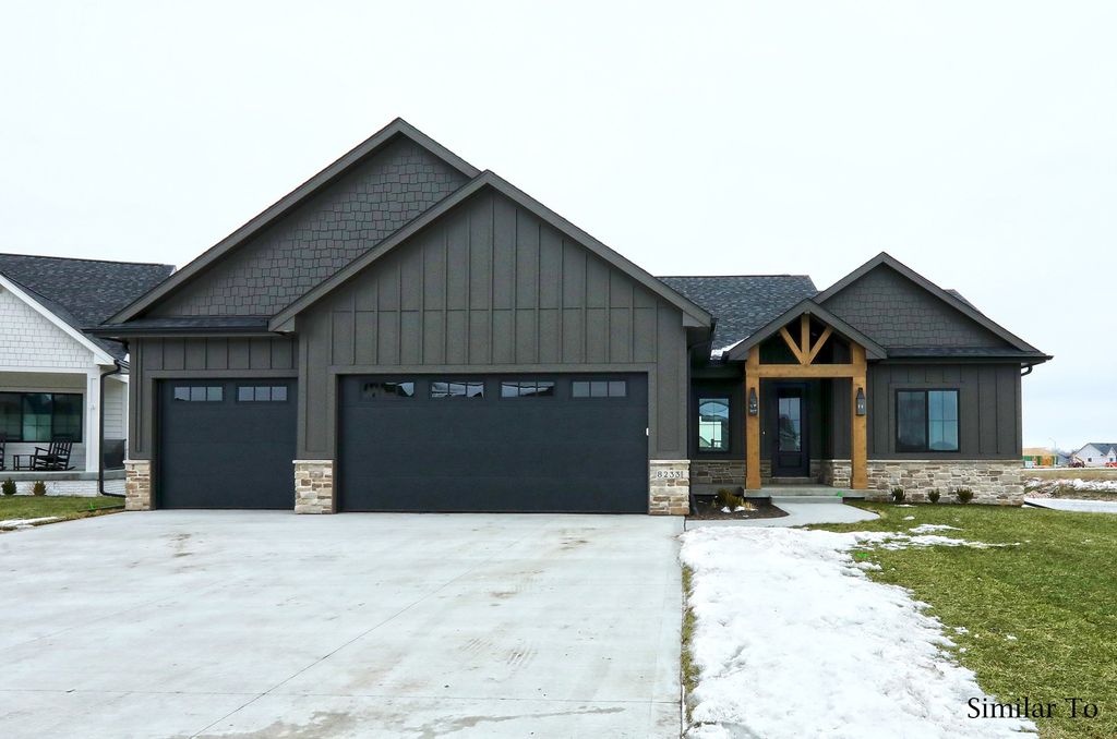 1317 S Auburn Place, West Des Moines, IA 50266