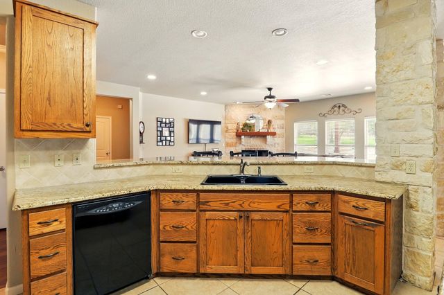 529 Honeycomb CIR, Driftwood, TX 78619