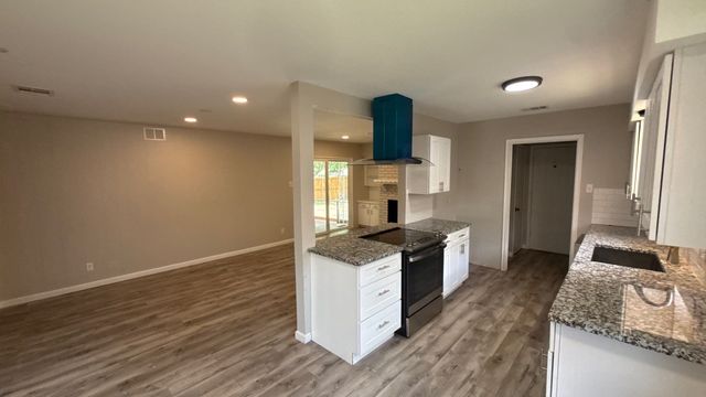 8730 Lapanto Lane, Dallas, TX 75227