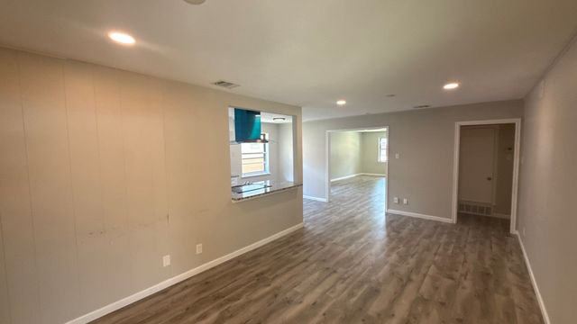 8730 Lapanto Lane, Dallas, TX 75227