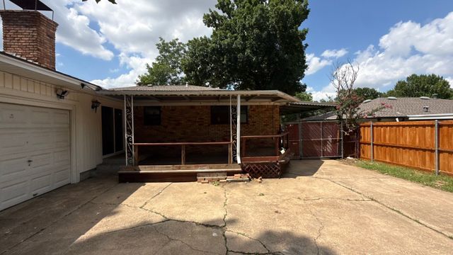 8730 Lapanto Lane, Dallas, TX 75227