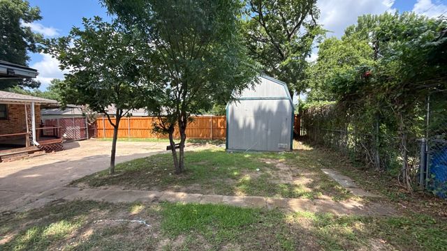 8730 Lapanto Lane, Dallas, TX 75227