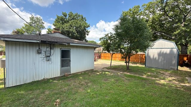 8730 Lapanto Lane, Dallas, TX 75227