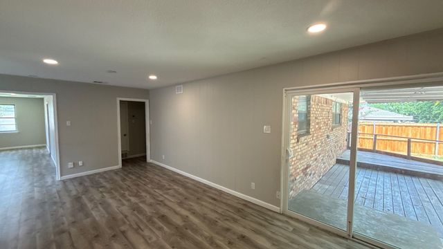 8730 Lapanto Lane, Dallas, TX 75227