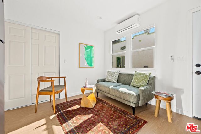 2819 3rd Avenue, Los Angeles, CA 90018