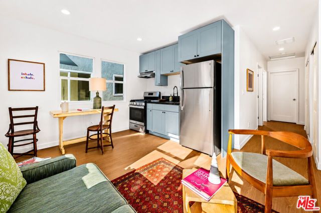 2819 3rd Avenue, Los Angeles, CA 90018