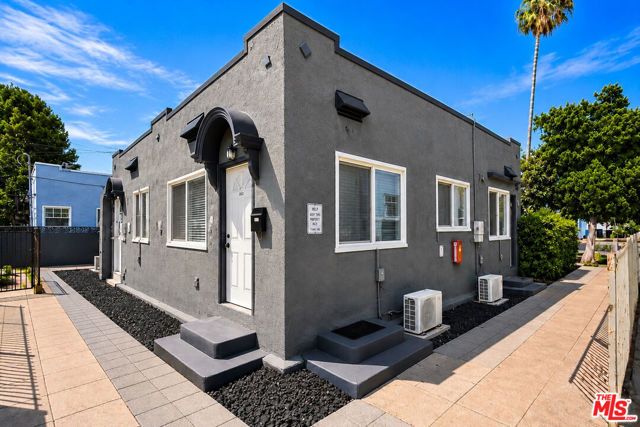 2819 3rd Avenue, Los Angeles, CA 90018
