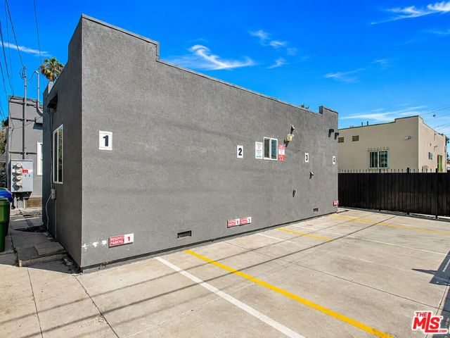 2819 3rd Avenue, Los Angeles, CA 90018