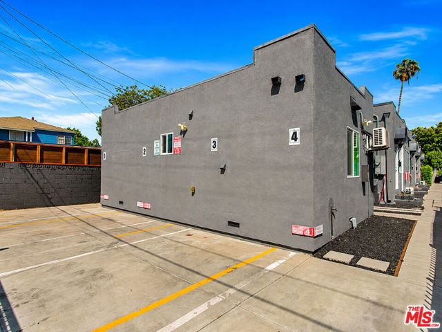 2819 3rd Avenue, Los Angeles, CA 90018