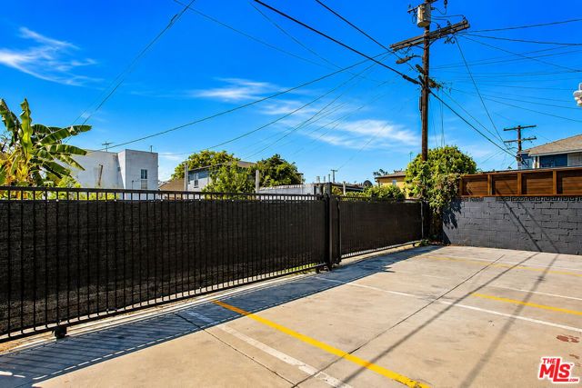 2819 3rd Avenue, Los Angeles, CA 90018