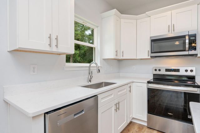 860 S Rayburn Street, Crestview, FL 32539