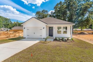 860 S Rayburn Street, Crestview, FL 32539