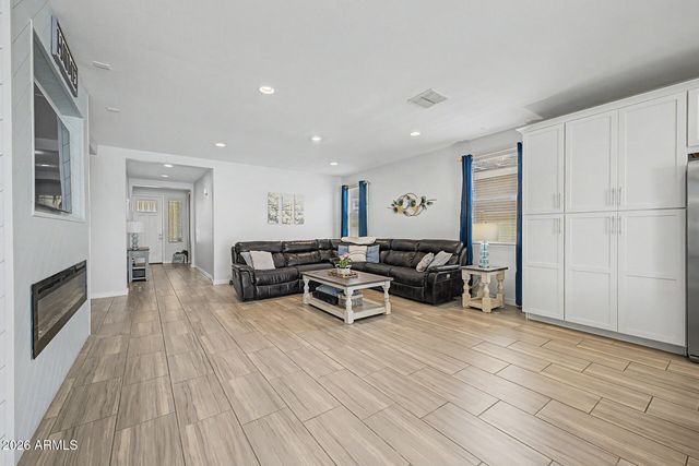 2358 E RIDGEWOOD Lane, Gilbert, AZ 85298