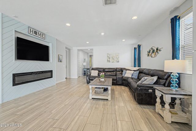 2358 E RIDGEWOOD Lane, Gilbert, AZ 85298