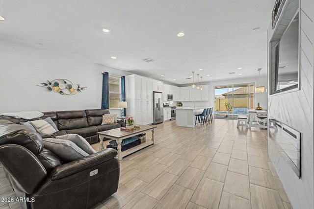 2358 E RIDGEWOOD Lane, Gilbert, AZ 85298