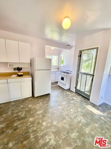 2280 Earl Street, Los Angeles, CA 90039