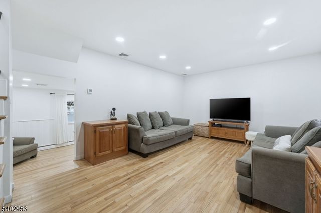 725 Anna Pl, North Plainfield Boro, NJ 07063